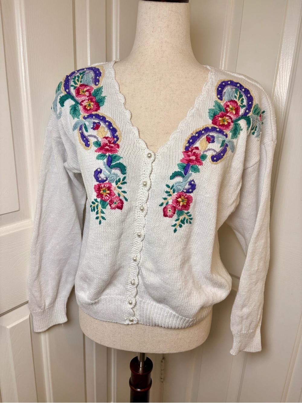 Vintage White Embroidered Cardigan Floral Pearl Button Cottagecore XL